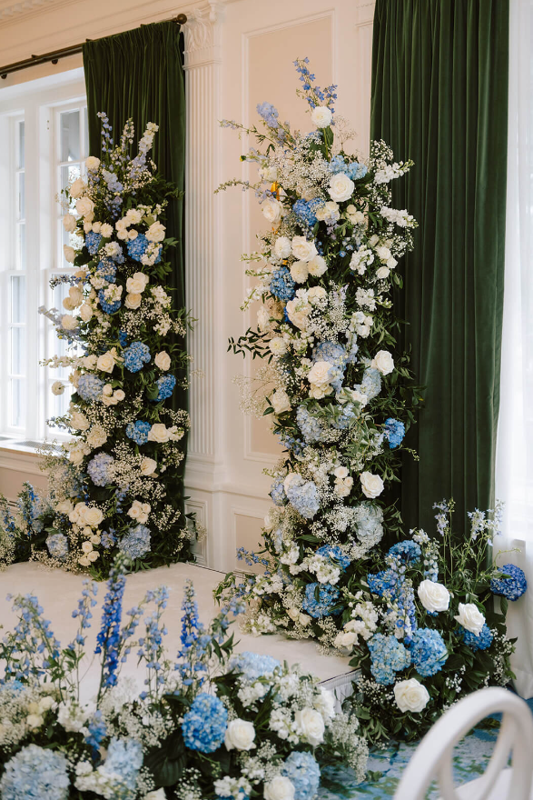 Blue and white floral wedding pillars. 