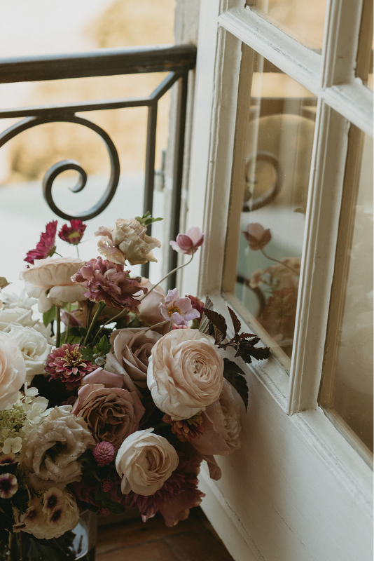 rich and luscious florals at a Glen Manor house wedding 